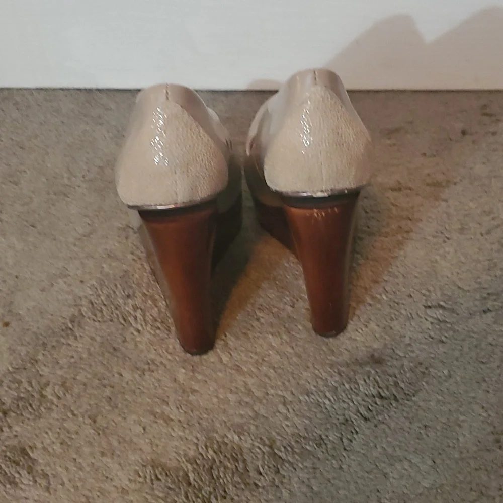 Womens Size 7 Badgley Mischka wedge heels - Picture 4 of 6